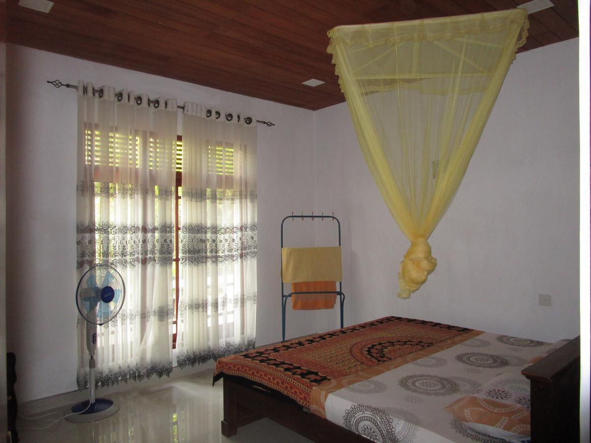 Maneesha Guest House Велігама Екстер'єр фото